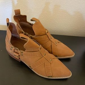 Never worn brown point toe western booties
